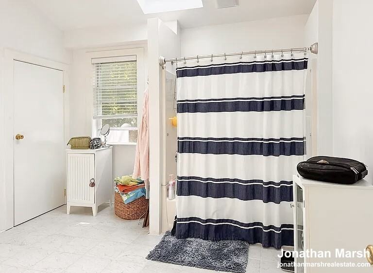 1 Laura St - Photo 3 of 16