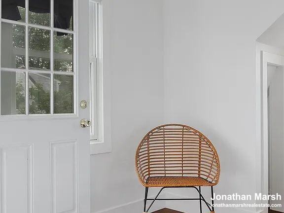 54 Carman Ave - Photo 2 of 25