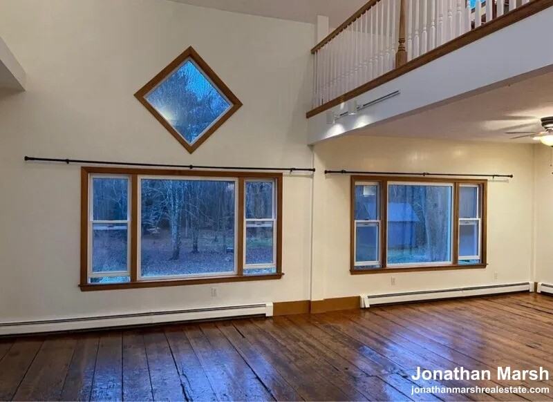 132 Summer St - Photo 3 of 9
