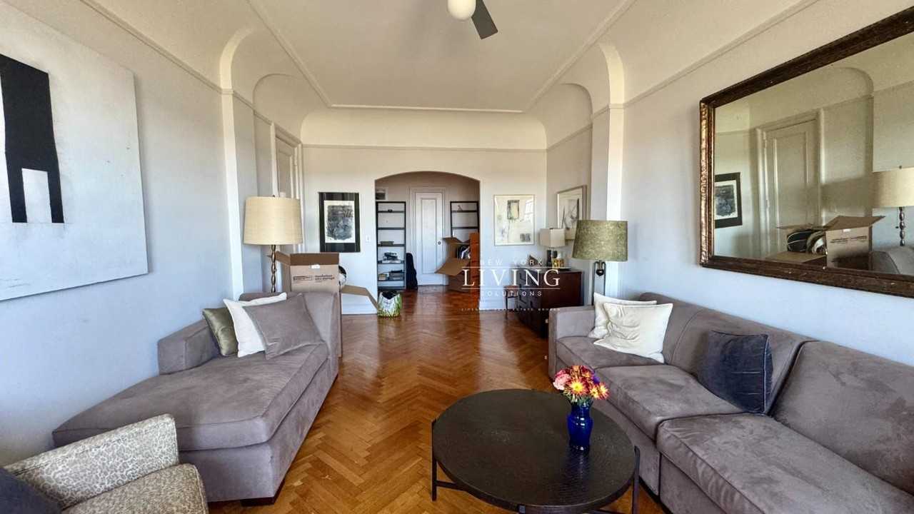 276 Riverside Drive #6E - Photo 3 of 20