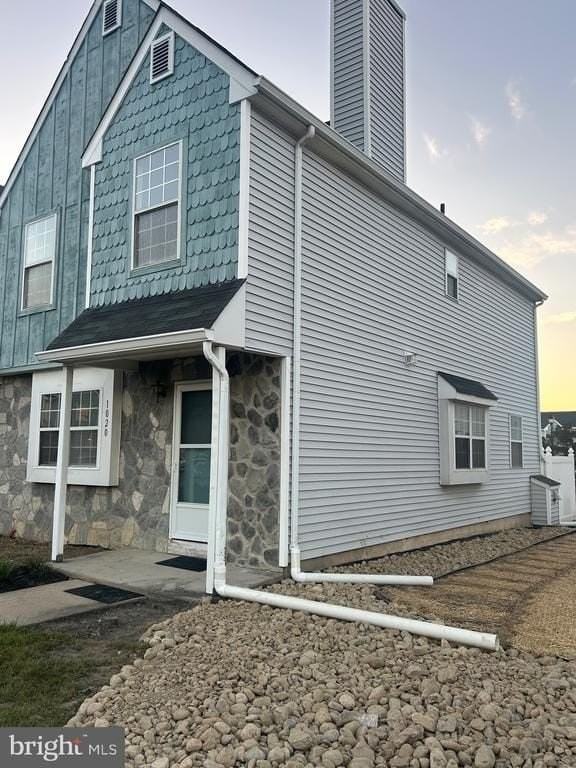 1020 Hillsboro Ct - Photo 2 of 14