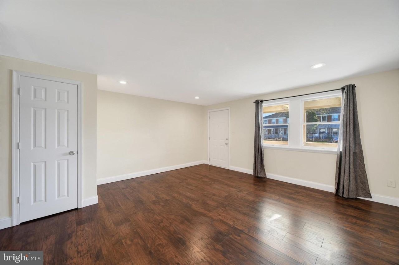 7834 Saint Claire Lane - Photo 4 of 18