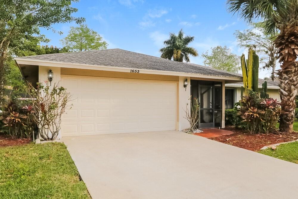 1653 Primrose Ln - Photo 3 of 16