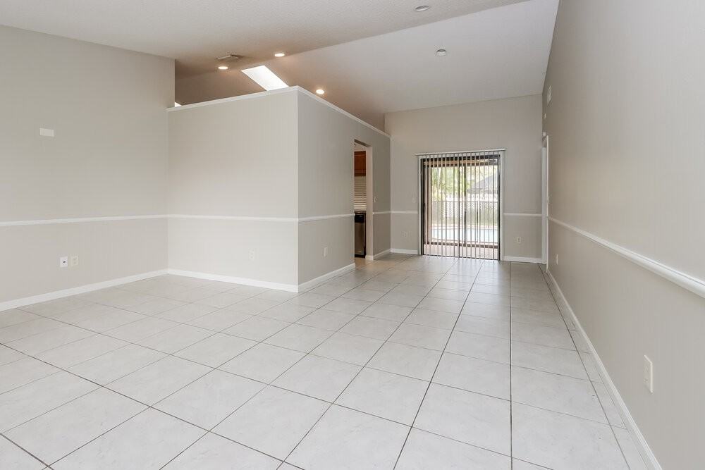 1653 Primrose Ln - Photo 7 of 16