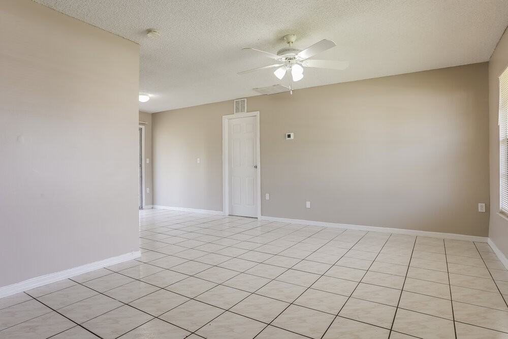 1983 Southeast Floresta Drive - Photo 4 of 16