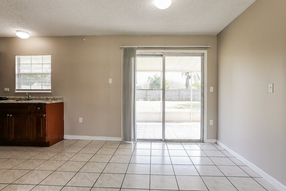 1983 Southeast Floresta Drive - Photo 6 of 16