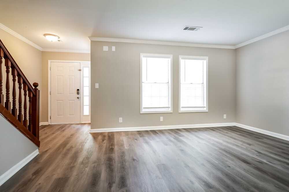 1981 Sandcreek Dr Sw - Photo 4 of 17