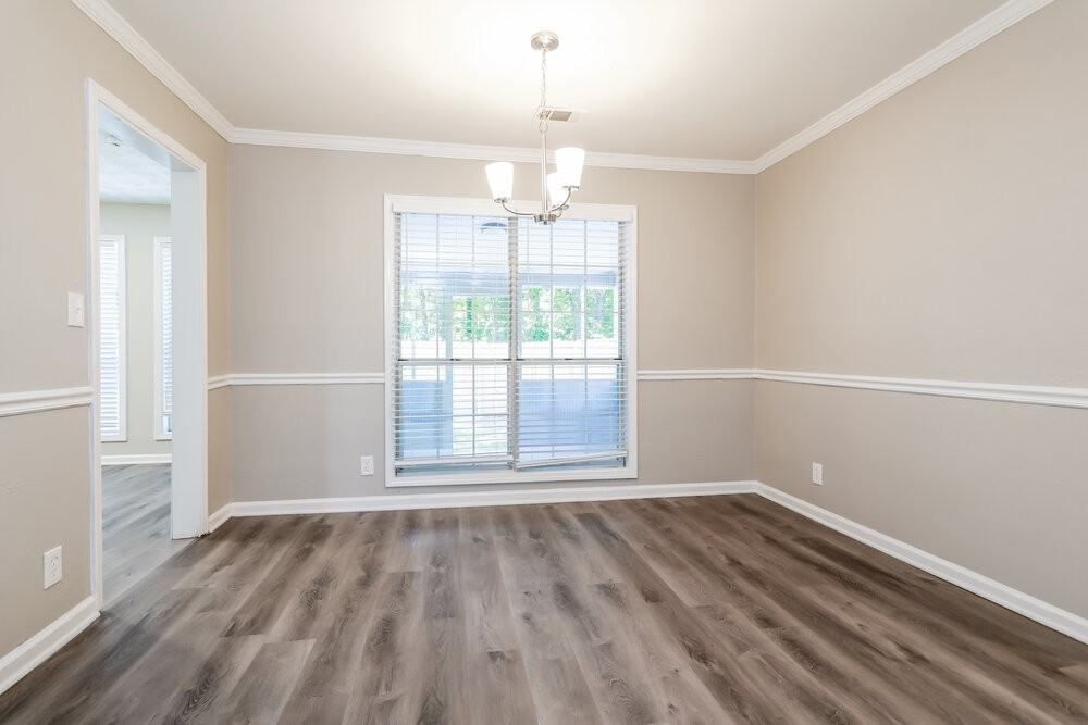 1981 Sandcreek Dr Sw - Photo 5 of 17