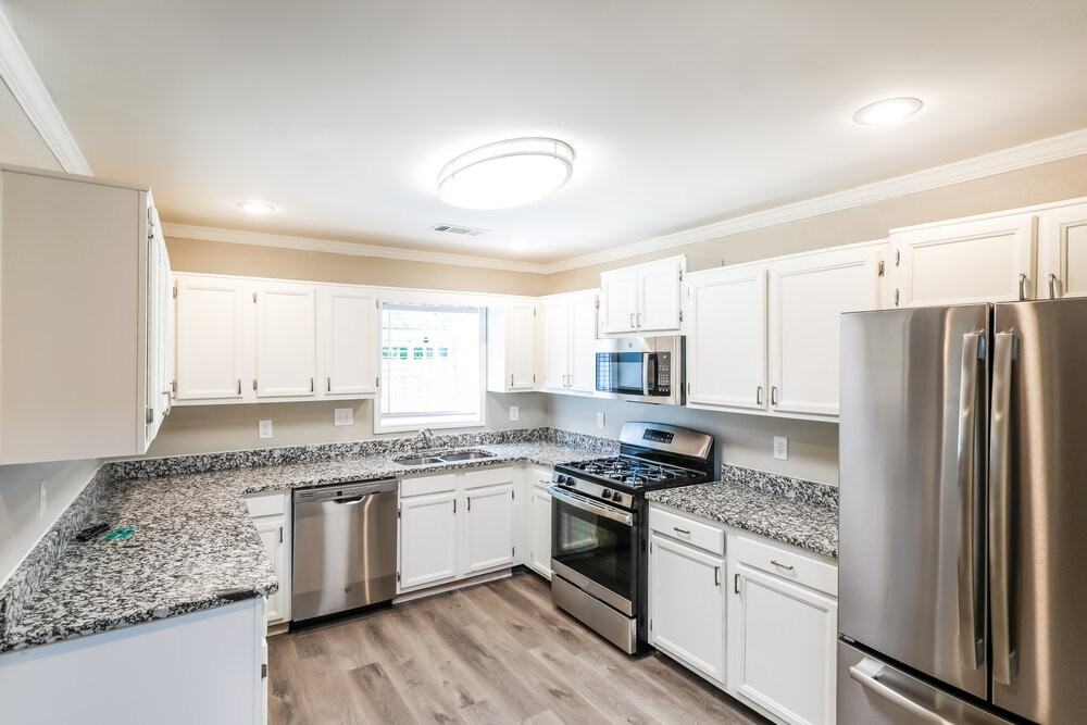 1981 Sandcreek Dr Sw - Photo 6 of 17