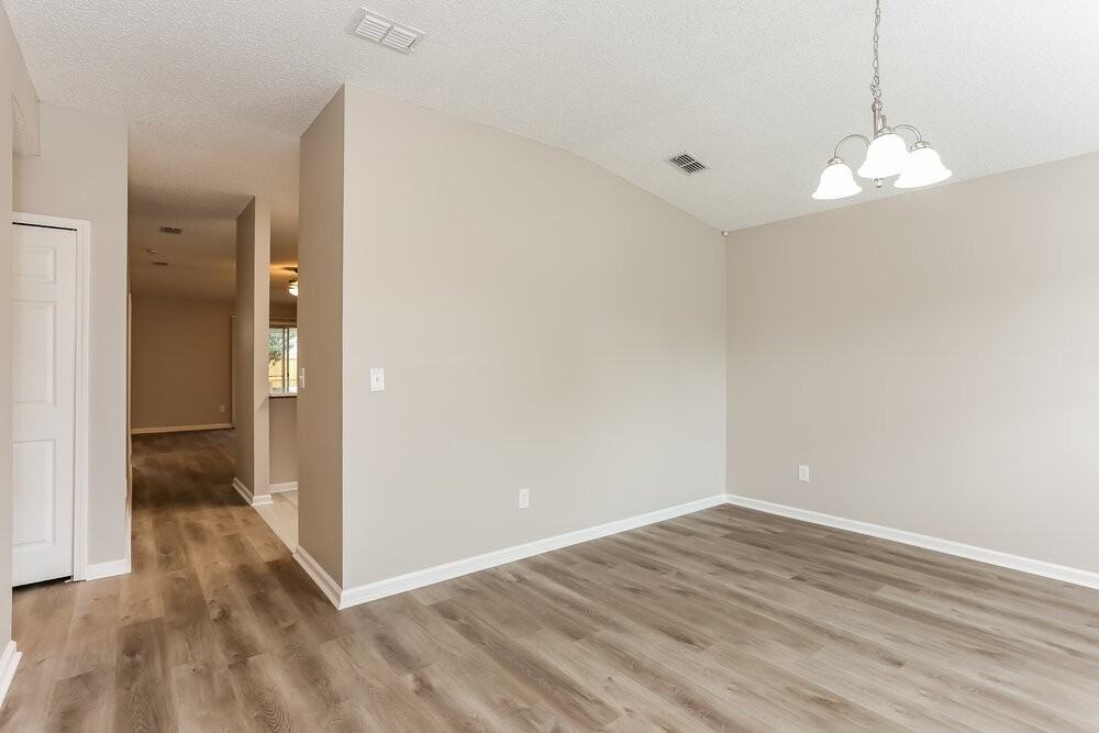 3416 International Village Dr W - Photo 5 of 16