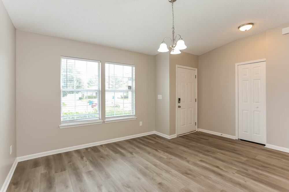 3416 International Village Dr W - Photo 6 of 16