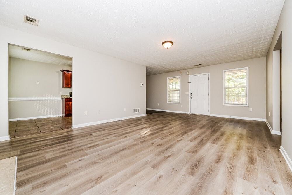 120 Sampson Ct - Photo 3 of 16