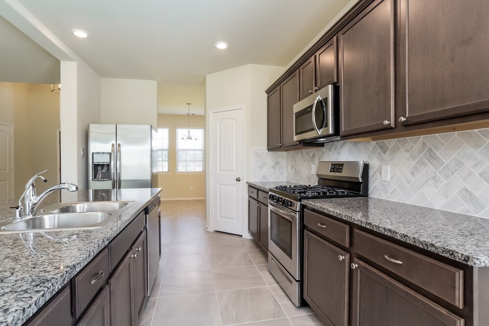 4048 Erlington Bend Trce - Photo 4 of 15