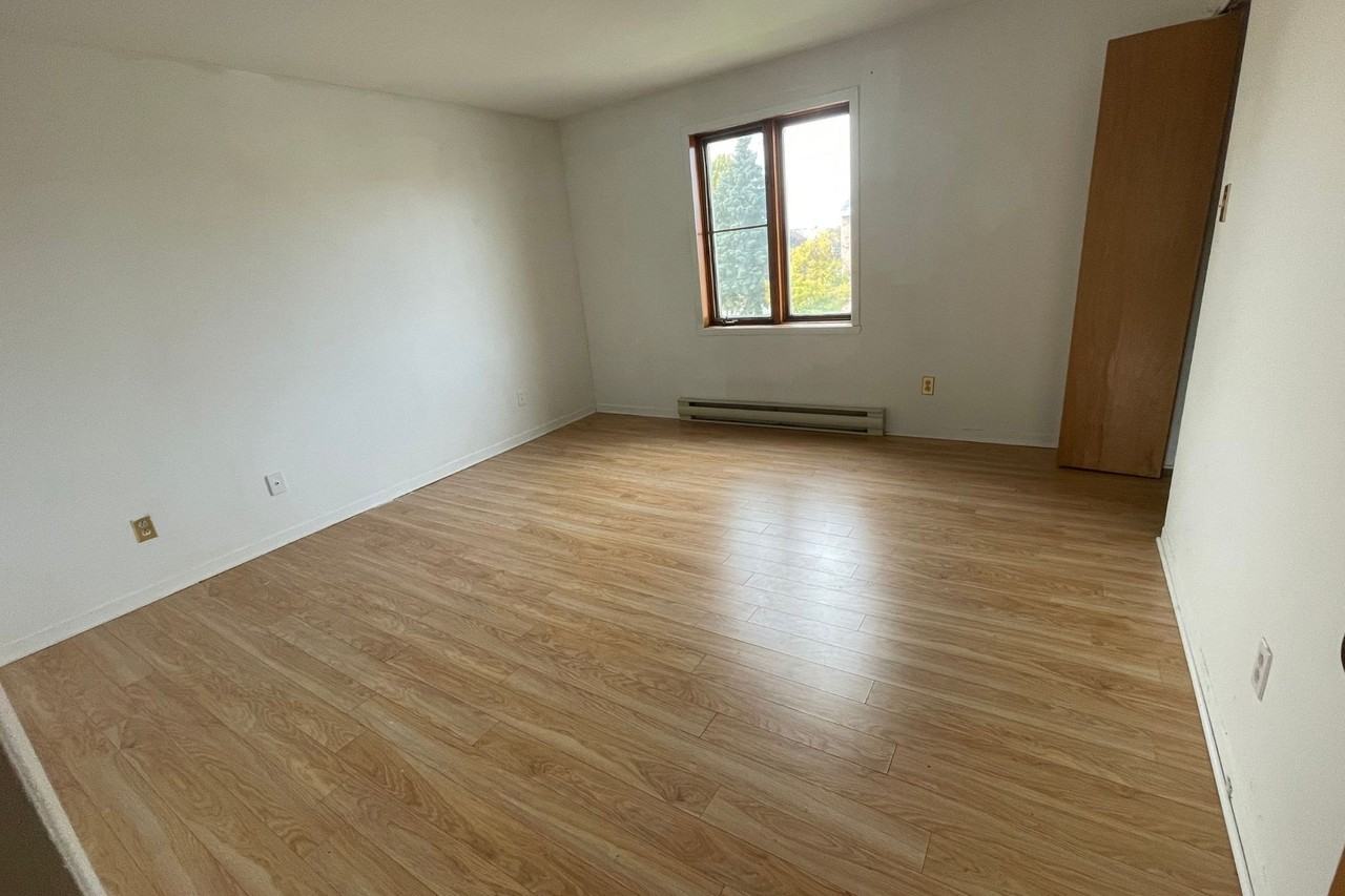 4819 Rue Legault #4819 - Photo 3 of 13