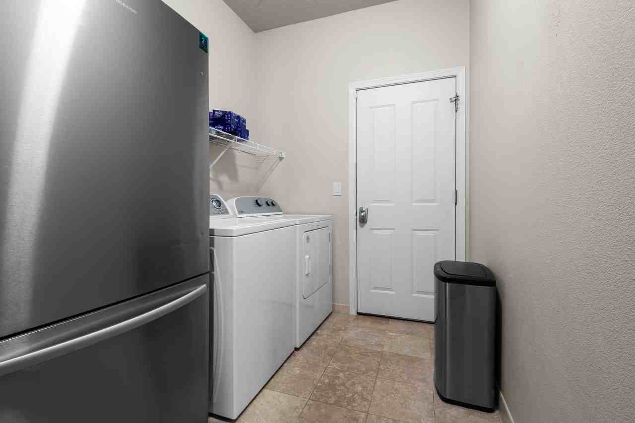 6022 Southeast Thornapple Street - Photo 7 of 23