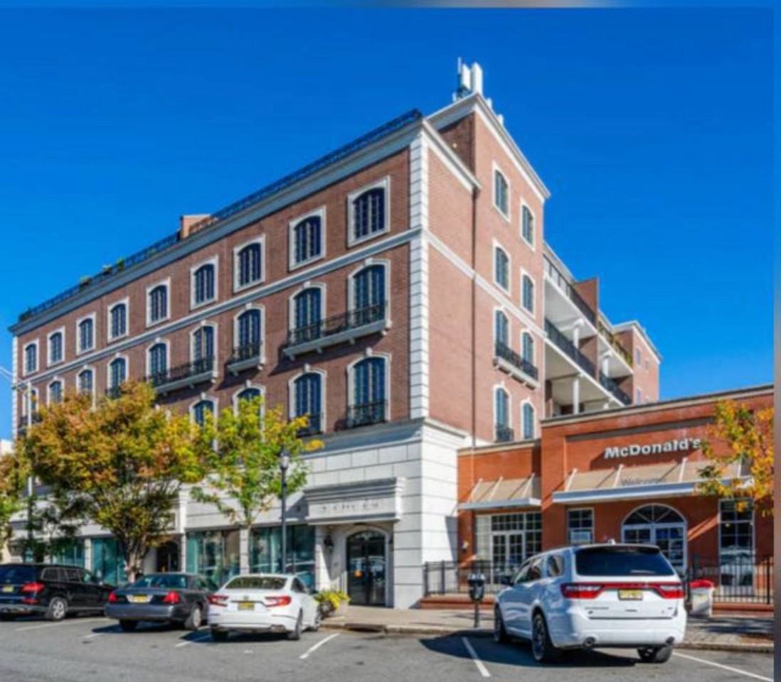 53 West Palisade Avenue #PH3 - Photo 2 of 16