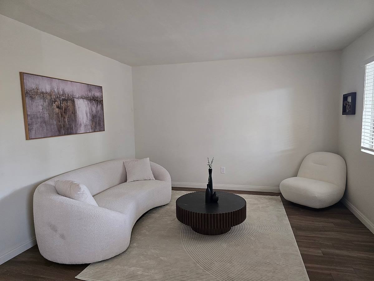 93 Kings Way - Photo 3 of 20