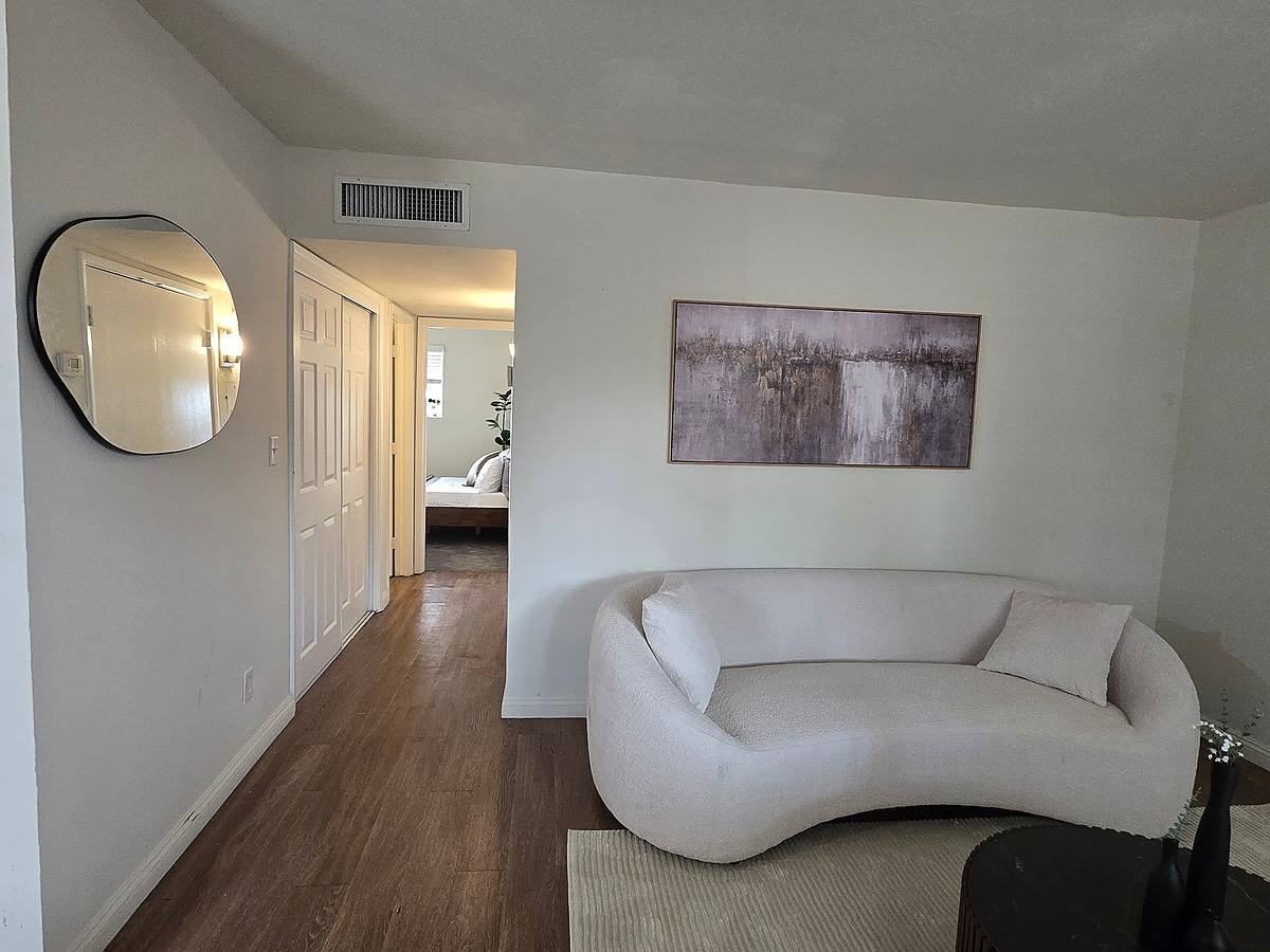 93 Kings Way - Photo 5 of 20