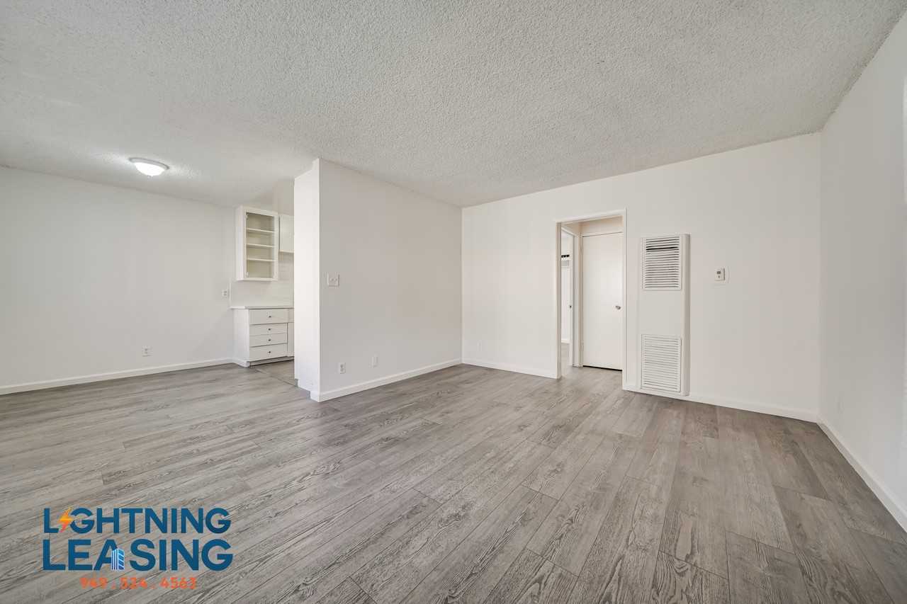 18401 Malden St #9D - Photo 2 of 19