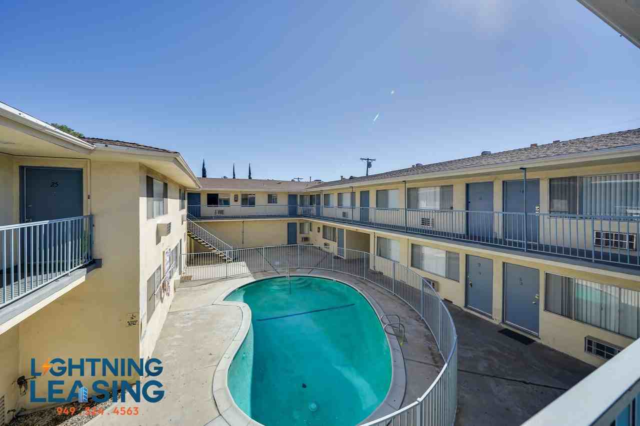 18401 Malden St #9D - Photo 3 of 19