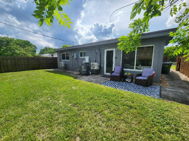 5140 Ne 3rd Ave #REAR - Photo 4 of 9