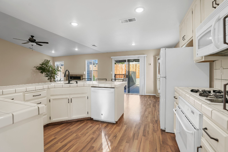 209 Grapewood Ct - Photo 4 of 20