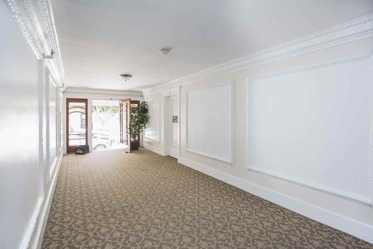 1801 Leavenworth - Photo 3 of 16