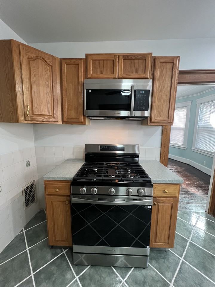 37 Center St #1 - Photo 5 of 17