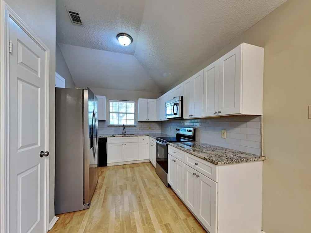 923 Teakwood Ln #NA - Photo 2 of 10