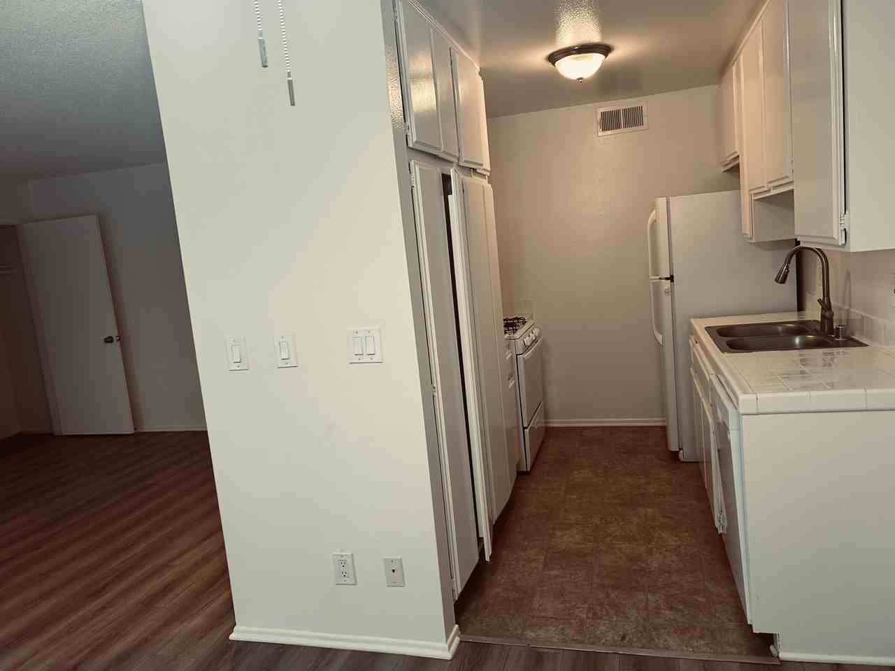 13040 Moorpark Street #102 - Photo 4 of 18