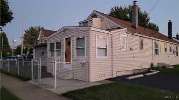 featured image of 2 Balzac Ct