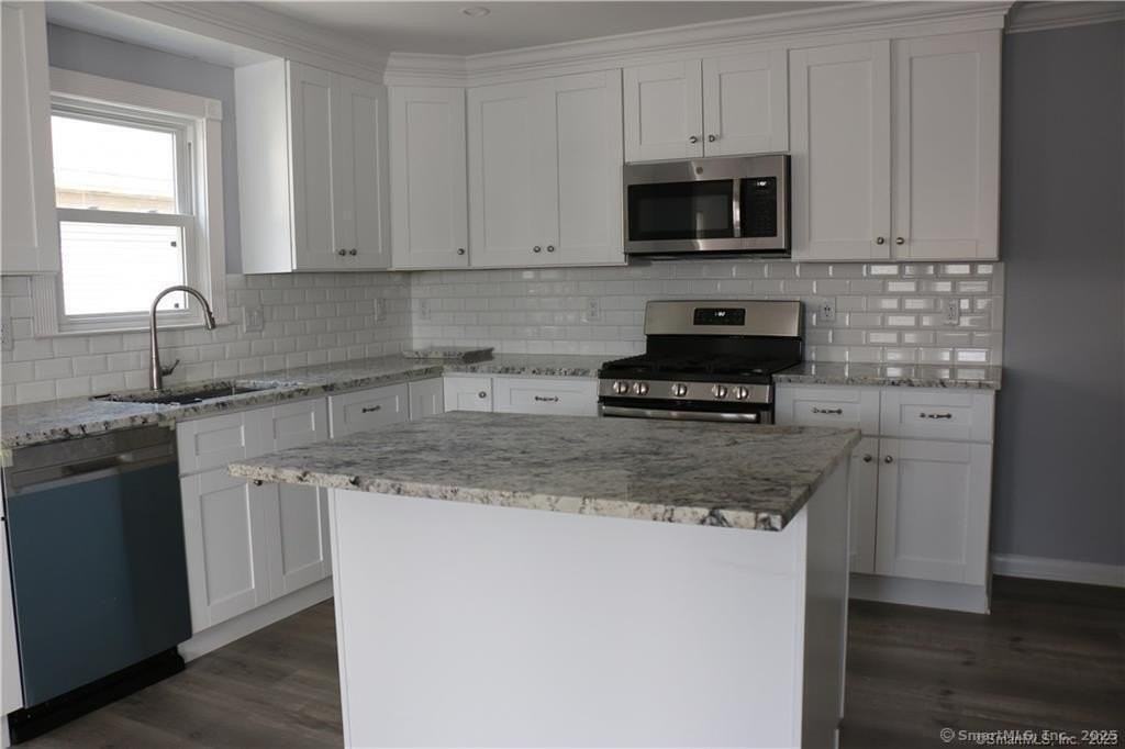 41 Colonial Rd - Photo 3 of 8