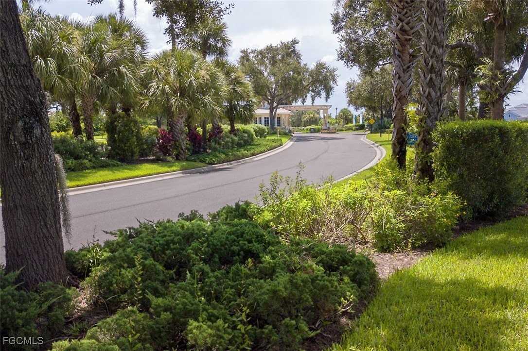 3460 Lakeview Isle Ct - Photo 3 of 44