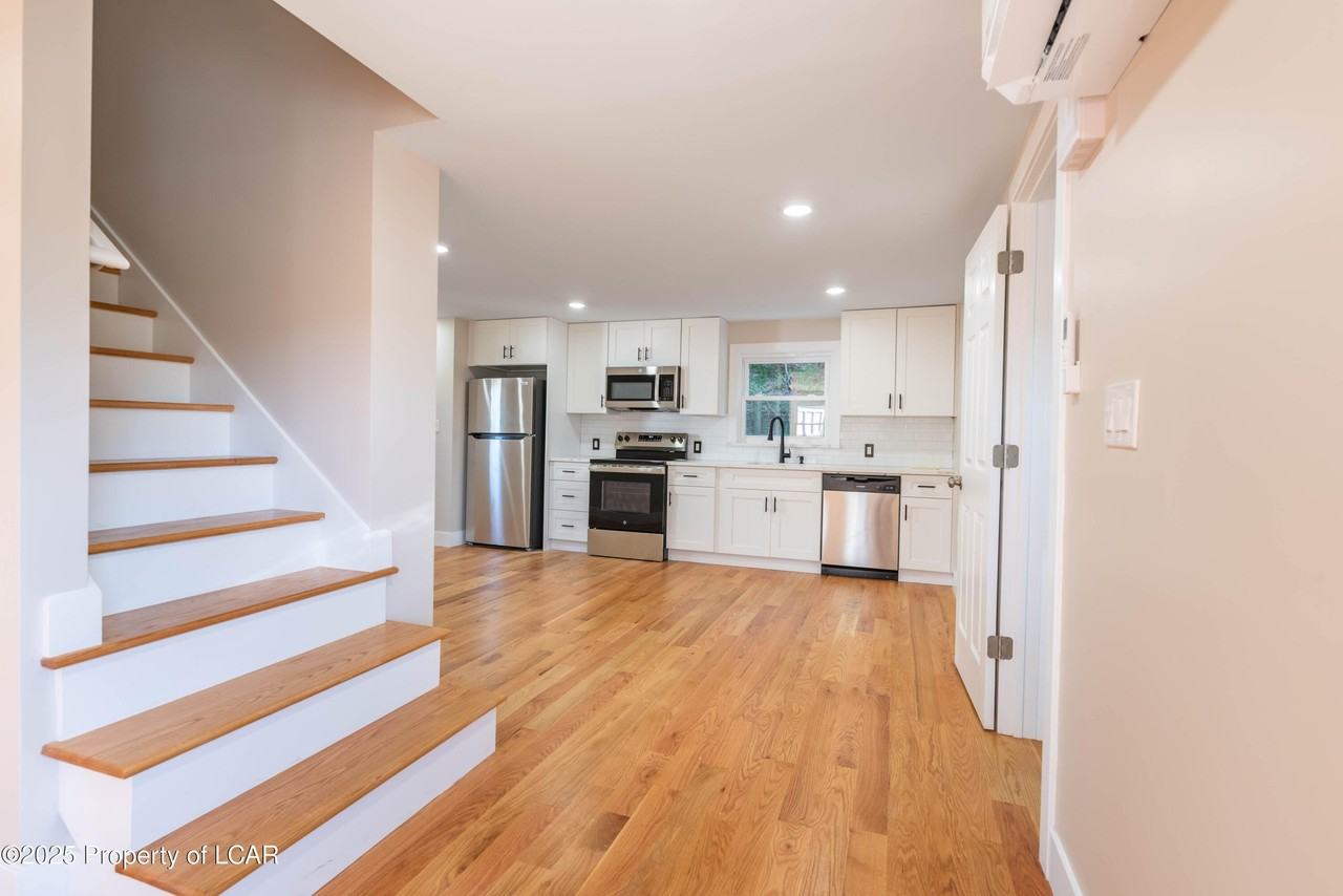 305 Parsonage St - Photo 6 of 20