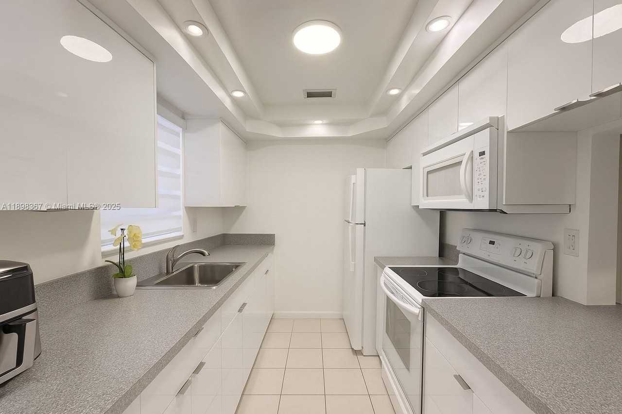 8124 Sw 153rd Pl #8124 - Photo 3 of 12