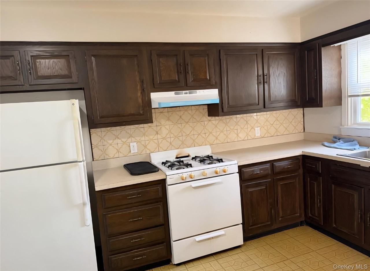 80 Slocum Ave #1 - Photo 2 of 9