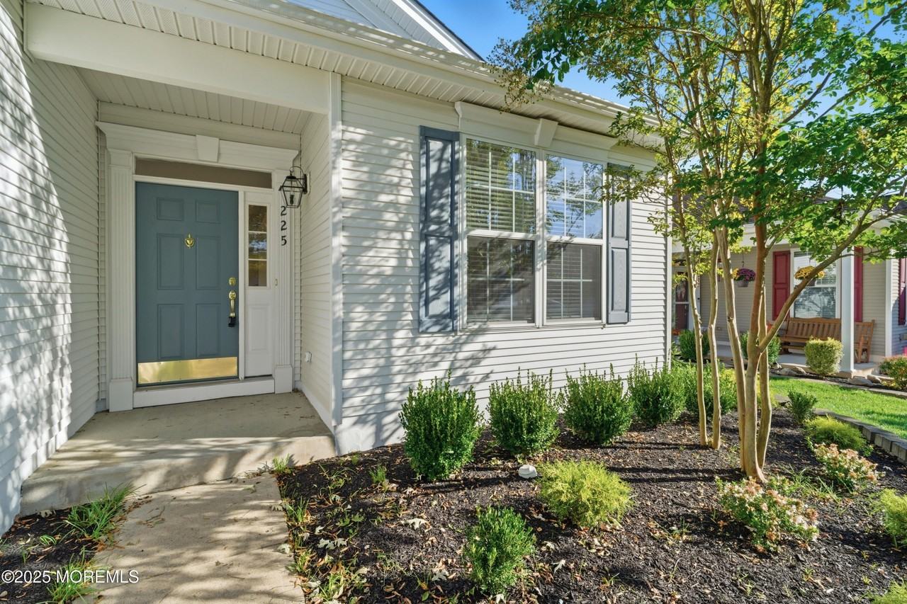 225 Mirage Blvd - Photo 7 of 50