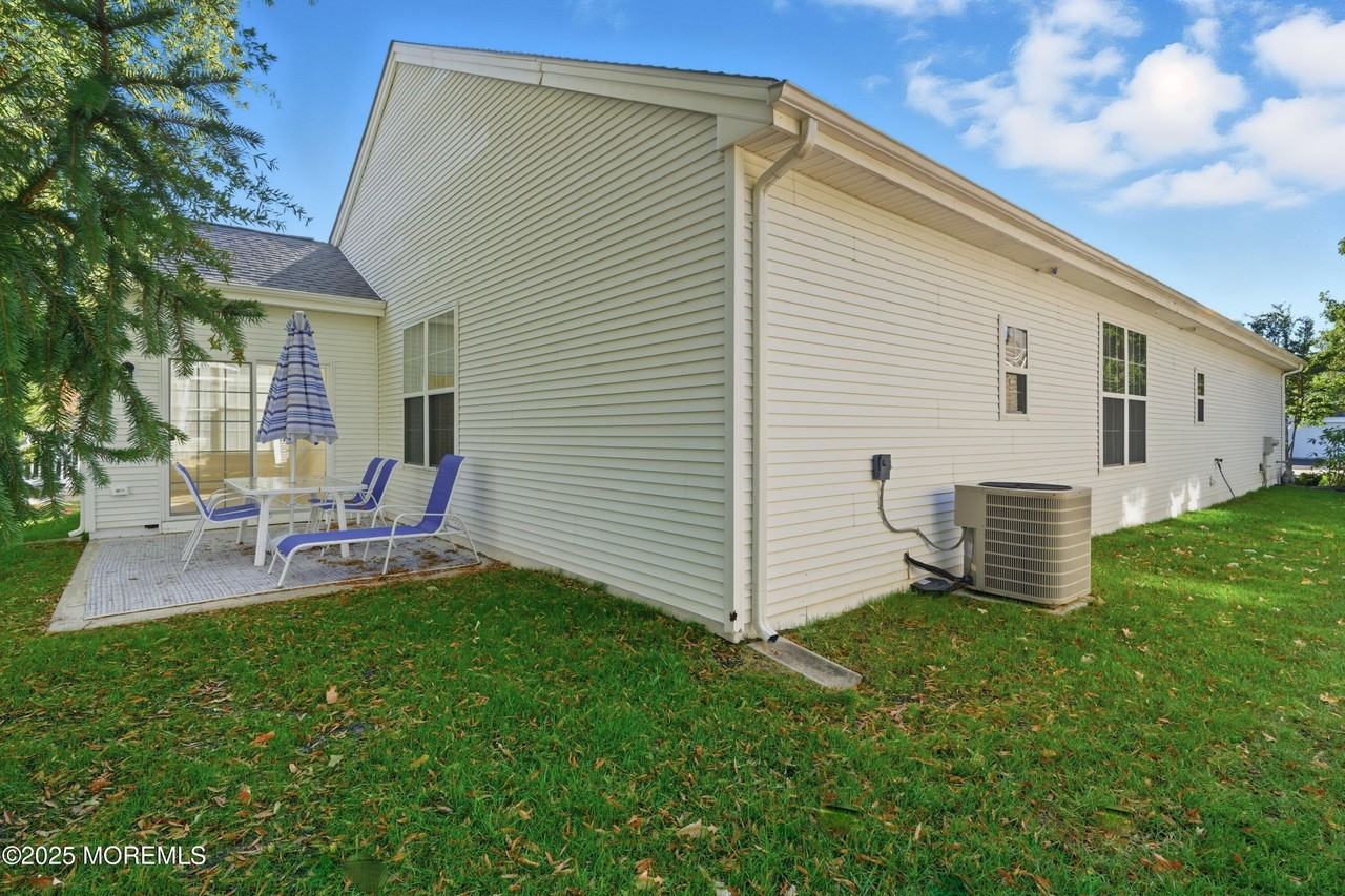 225 Mirage Blvd - Photo 5 of 50