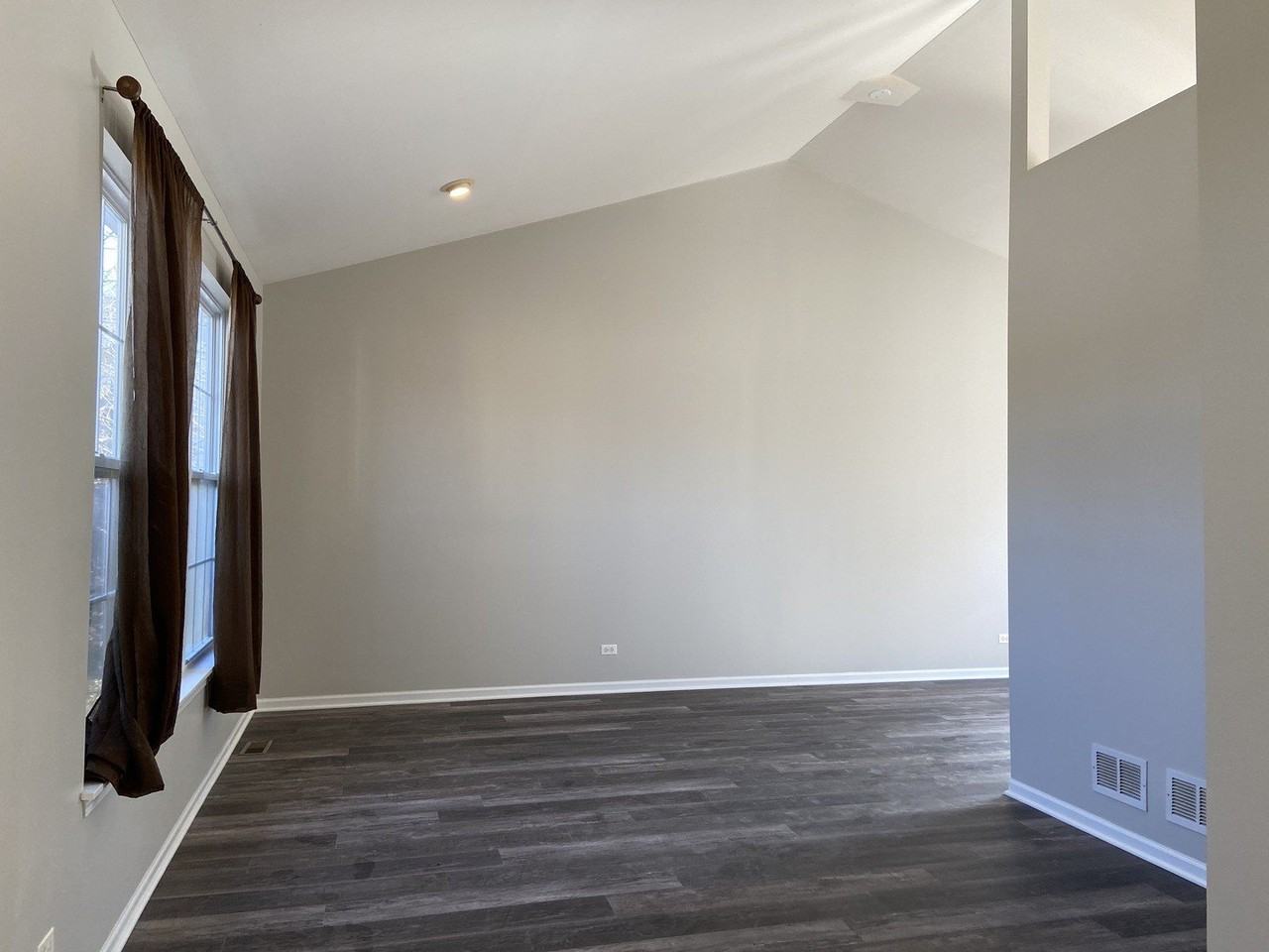 11717 S Derby Ln - Photo 4 of 18