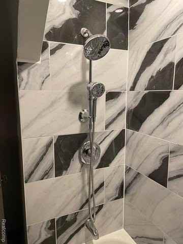 17211 Rutherford St - Photo 4 of 23