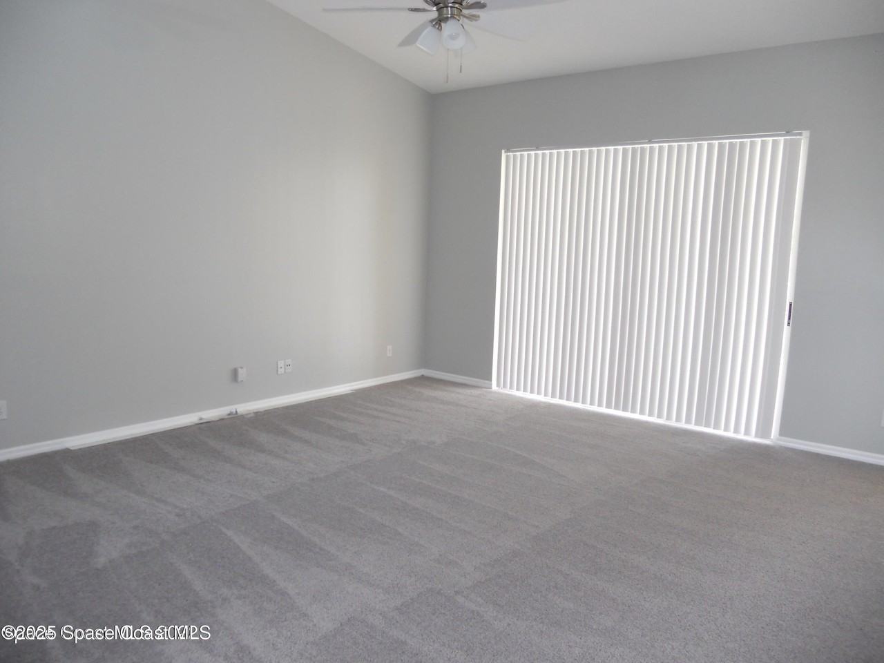 432 Lake Victoria Circle - Photo 4 of 17