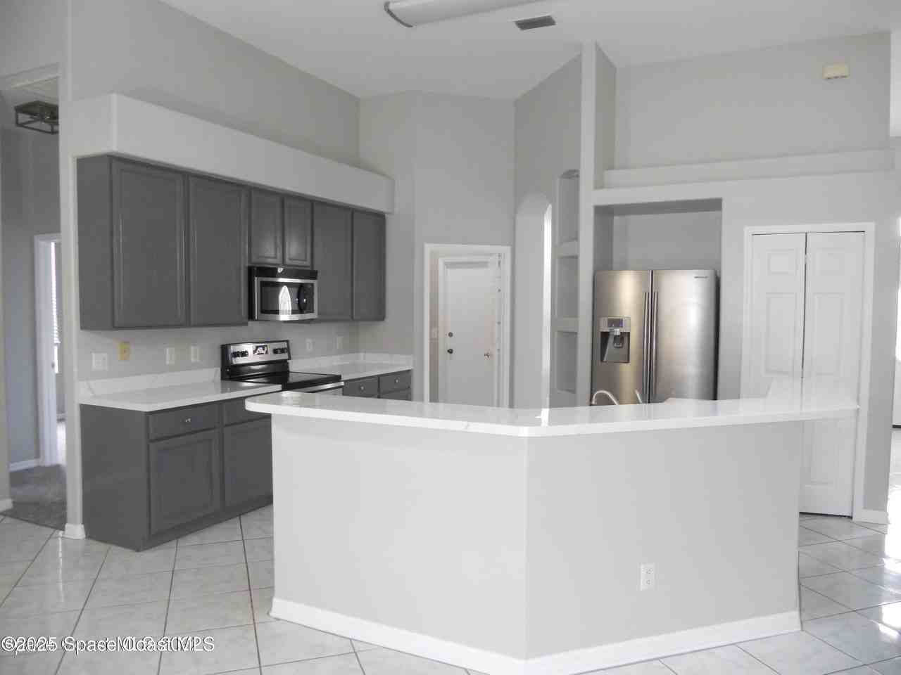 432 Lake Victoria Circle - Photo 6 of 17