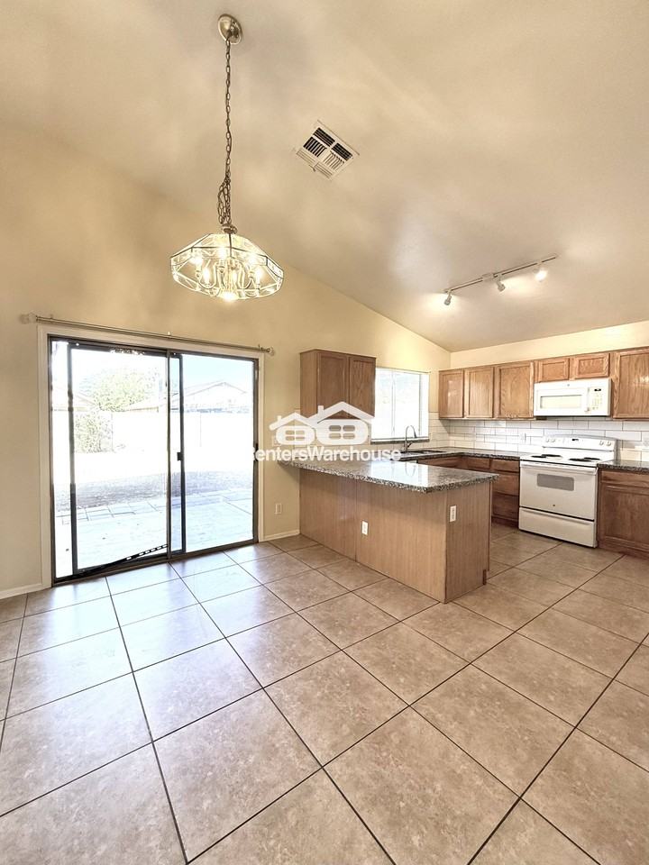 6744 W Northview Ave - Photo 6 of 17