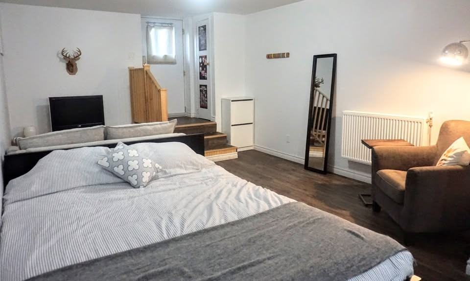 35 Hallam Street #1B - Photo 3 of 13