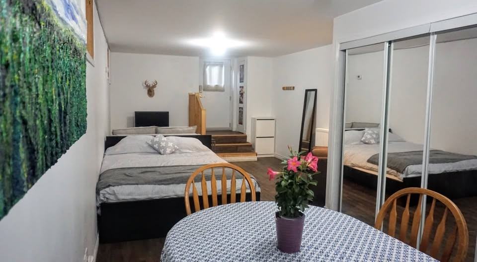 35 Hallam Street #1B - Photo 4 of 13