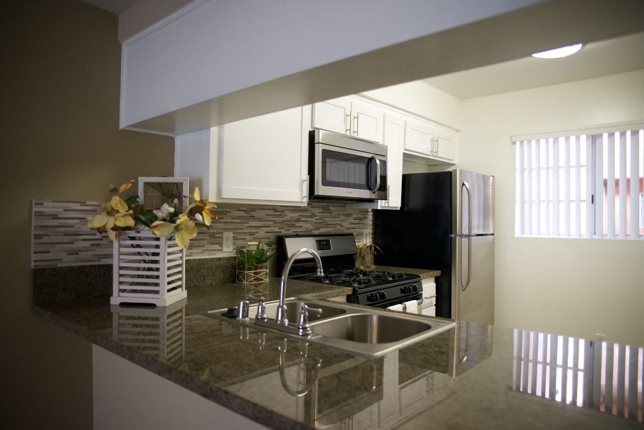 Townhomes on Emerson - Photo 3 of 40