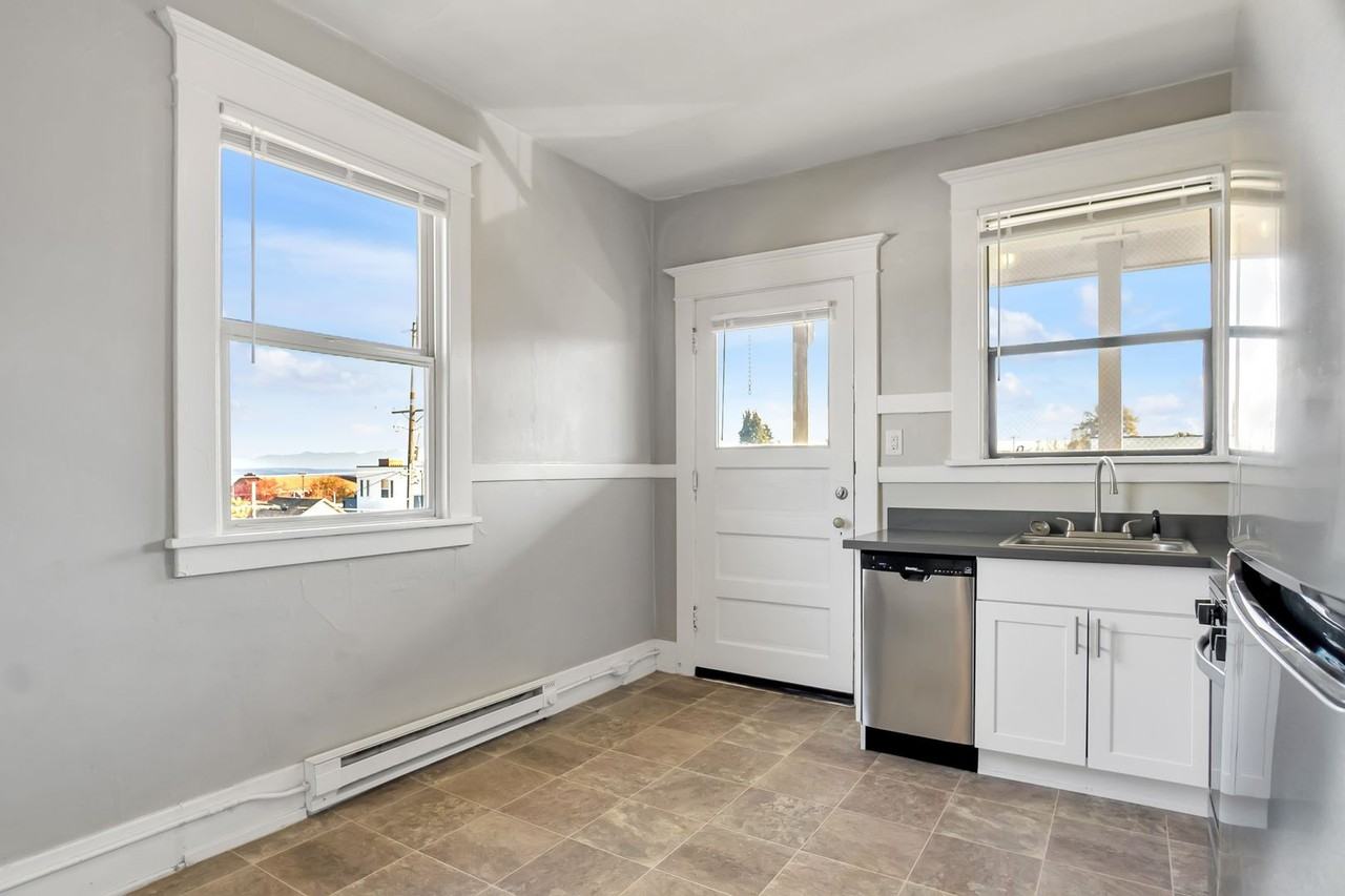 McIlvaine Apartments - Photo 4 of 12