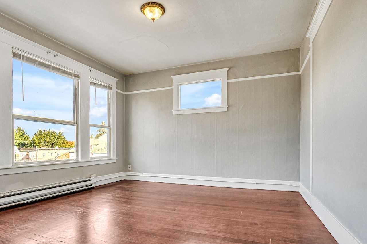 McIlvaine Apartments - Photo 3 of 12