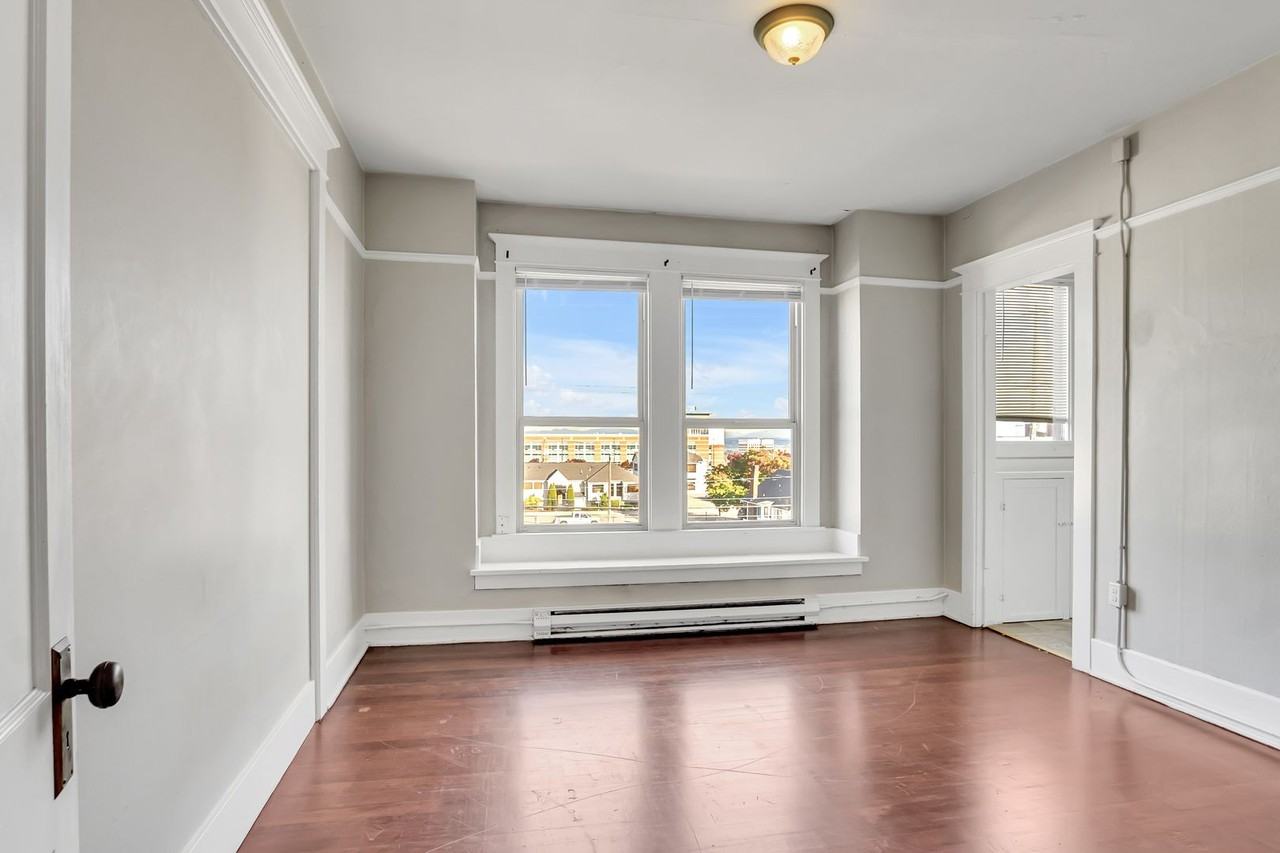 McIlvaine Apartments - Photo 7 of 12