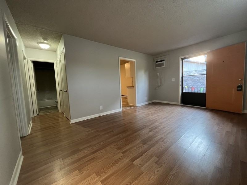 212 Ewing Dr #B - Photo 4 of 22